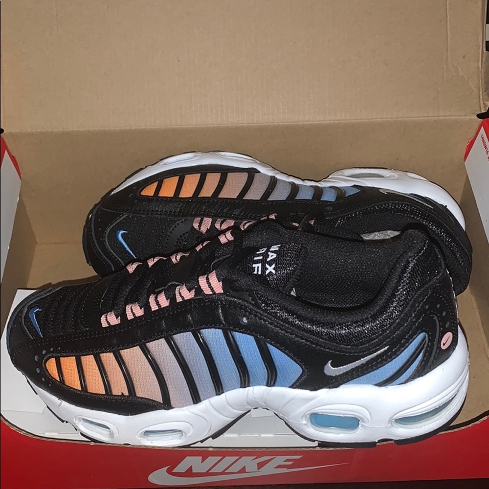 Women’s Nike AIR MAX TAILWIND IV